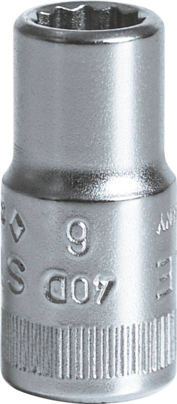 Metallische Sechskant-Stecknuss mit der Aufschrift '6', verwendet für Schraubarbeiten. Sie dient als Werkzeugaufsatz für Schraubenschlüssel.