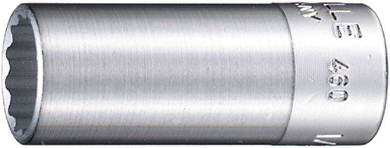 Eine 12-kantige Stecknuss aus silbernem Metall.