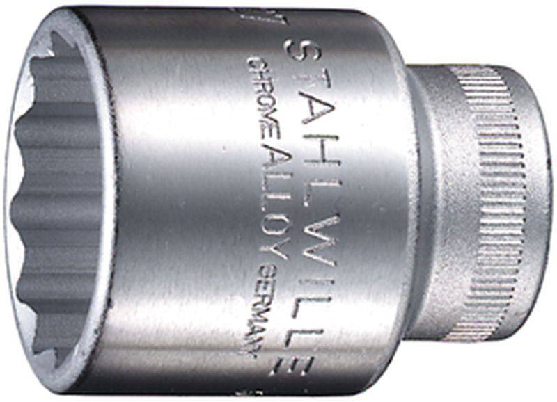 Eine silberne Stecknuss mit der Aufschrift 'STAHLWILLE CHROME ALLOY GERMANY', zeigt hochwertiges Werkzeug aus deutscher Herstellung.