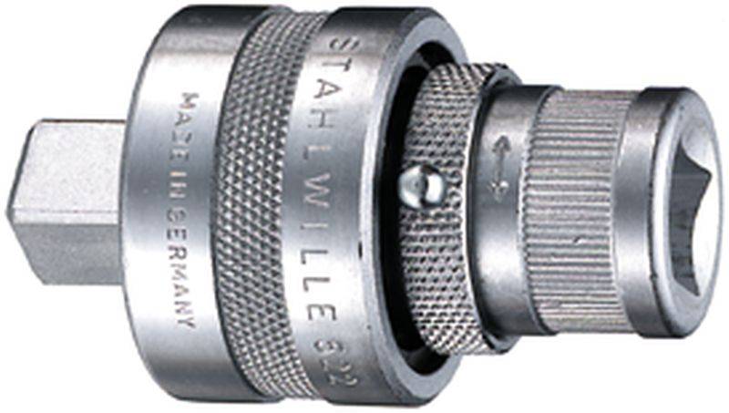 Metallisches Werkzeug, vermutlich eine Stecknuss oder Adapter, mit Gravuren 'STAHLWILLE 732' und 'MADE IN GERMANY'.