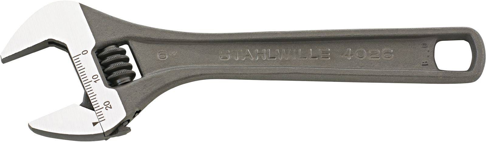 Ein verstellbarer Schraubenschlüssel aus Metall mit Zentimeter-Skala auf dem Kiefer. Er ist zur Einstellung auf verschiedene Schraubengrößen geeignet.