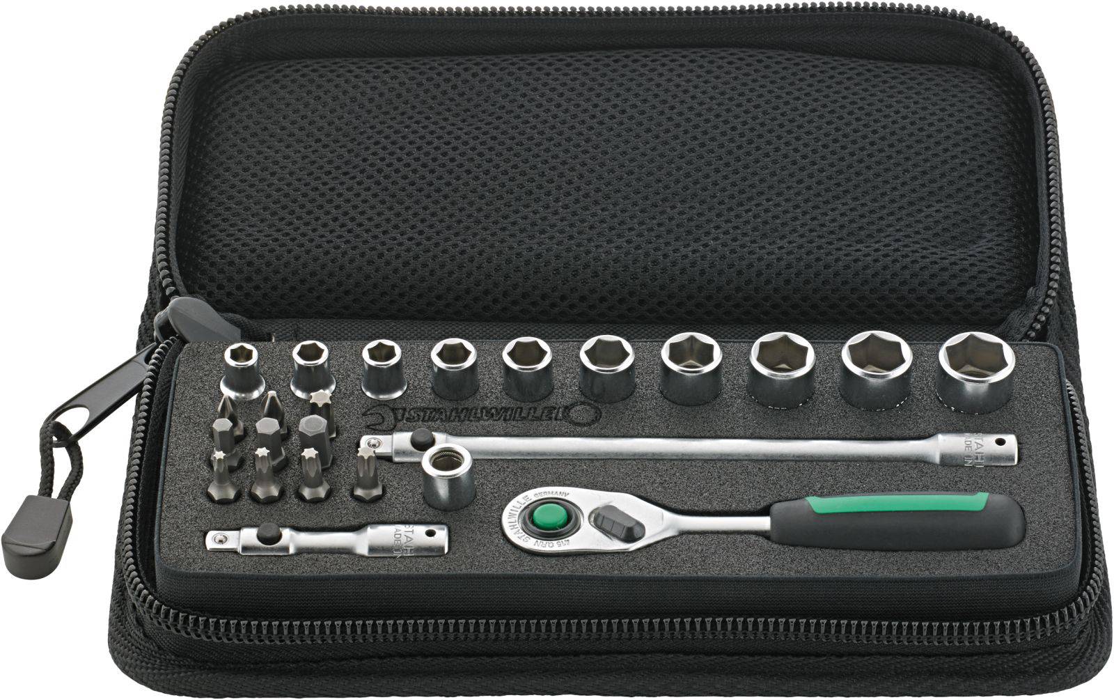 Ein offenes Etui zeigt ein Steckschlüsselsatz mit mehreren Nüssen, Bits und einer Ratsche. Ideal für mechanische Arbeiten.
