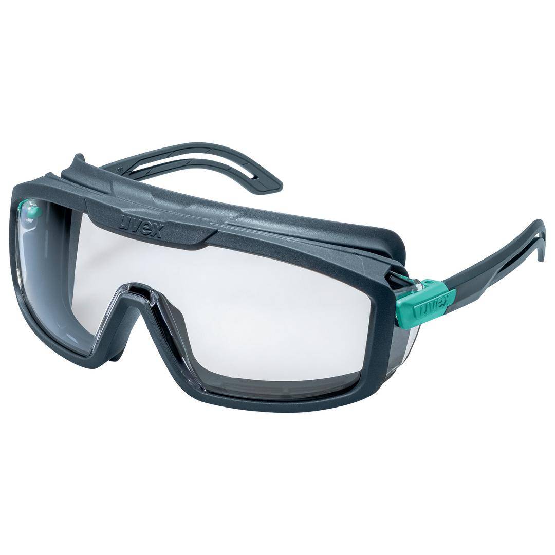 Schutzbrille mit klarem Glas, schwarzem Rahmen und grünen Akzenten. Geeignet für den Einsatz in Arbeitsumgebungen zum Schutz der Augen.