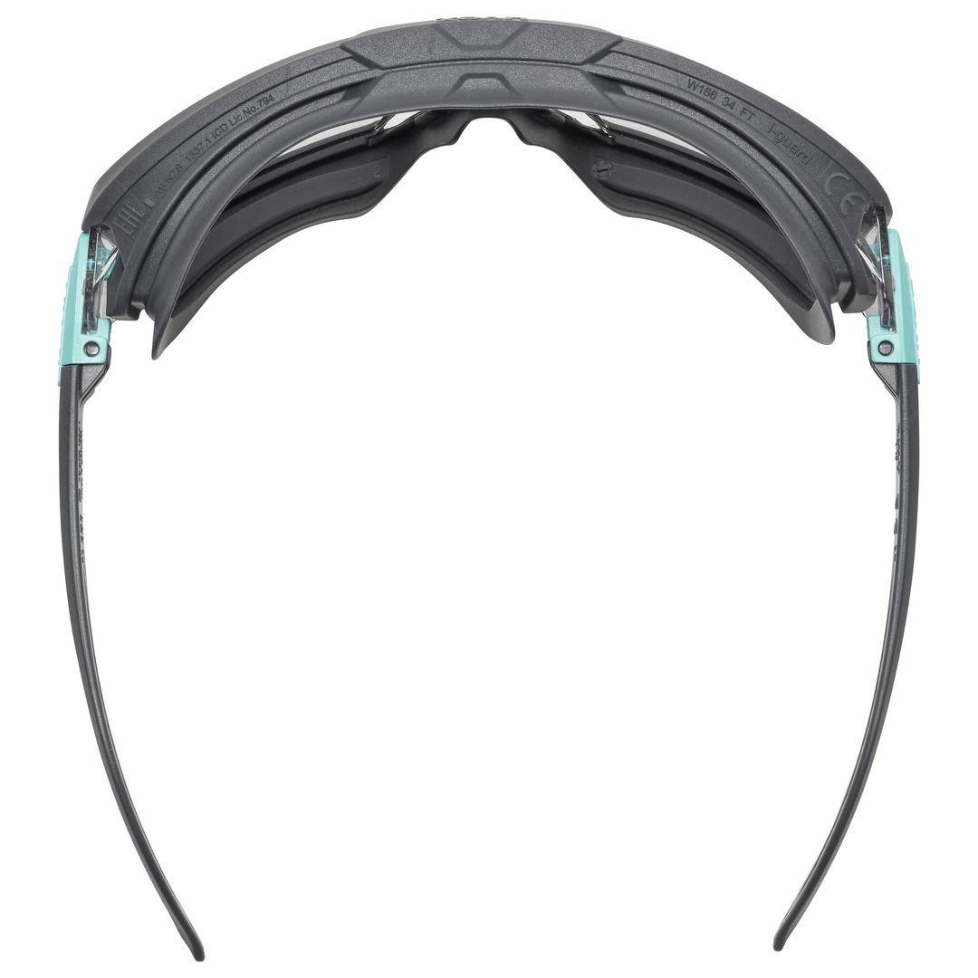 Schutzbrille mit schwarzem Rahmen und klarem Visier, Ansicht von oben, zeigt gebogene Bügel und verstellbare Nasenauflage.