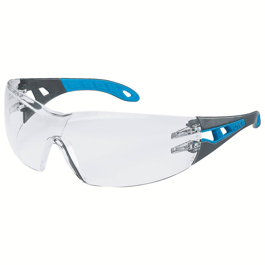 Schutzbrille mit transparenten Gläsern und blau-grauen Bügeln für Sicherheit bei handwerklichen Tätigkeiten.