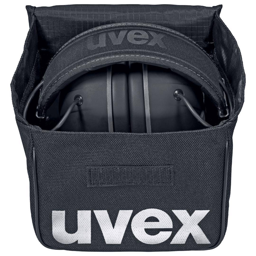 Schwarzer Uvex-Gehörschutz, zusammengeklappt und in einer offenen Tasche mit weißem Uvex-Logo verstaut.