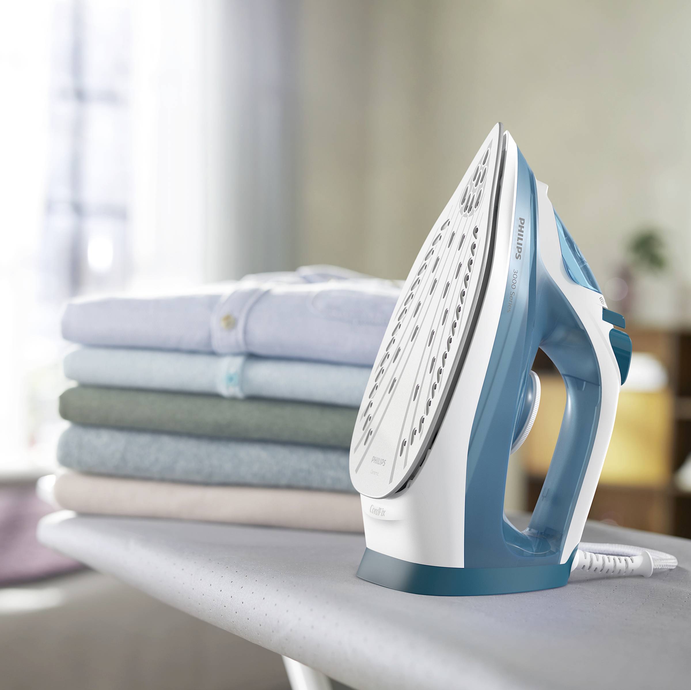 Philips Home DST3011/20 Dampfbügeleisen Weiß, Hellblau 2100W