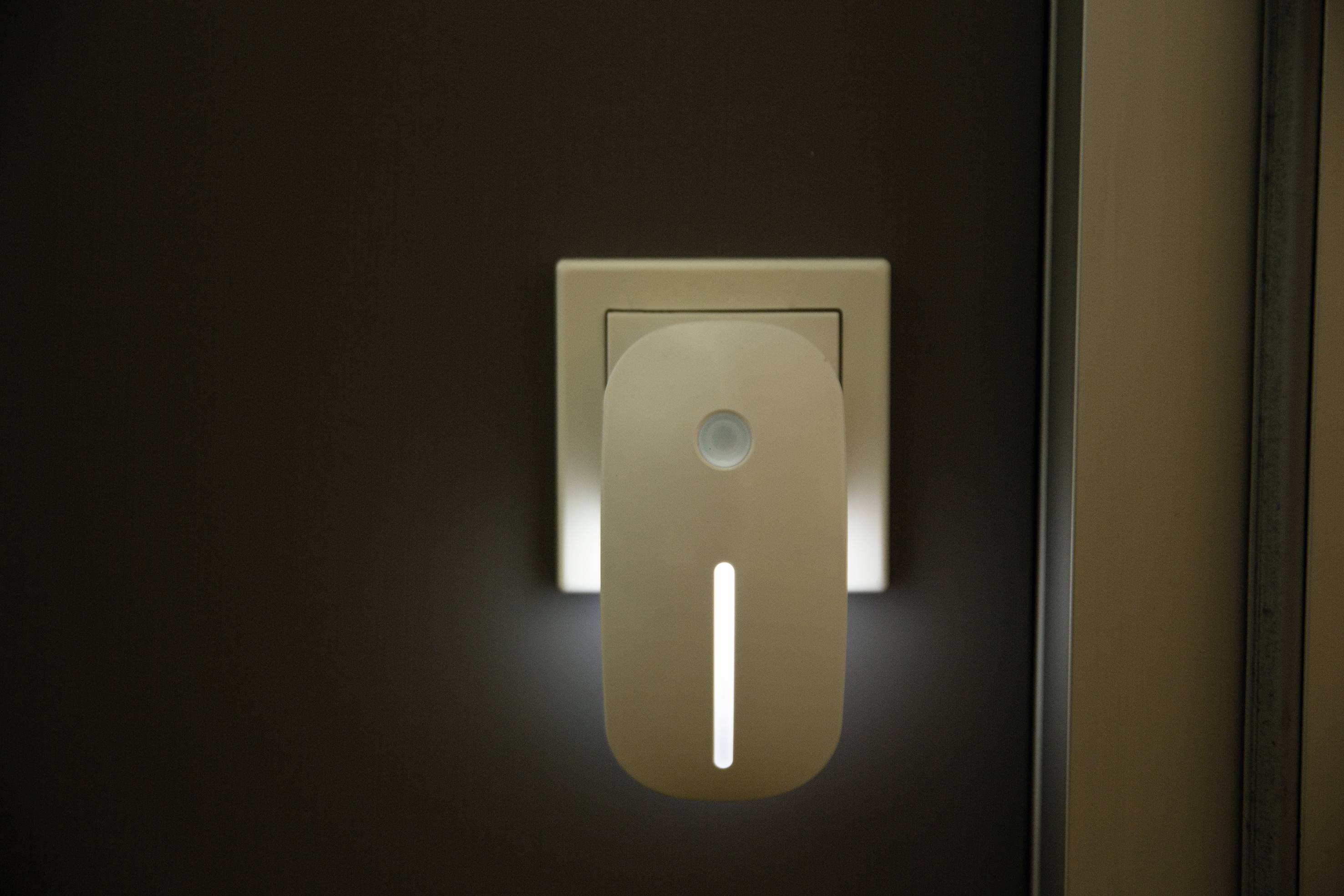 Heitronic 27549 27549 LED-Nachtlicht mit Dämmerungssensor LED Tageslichtweiß Weiß