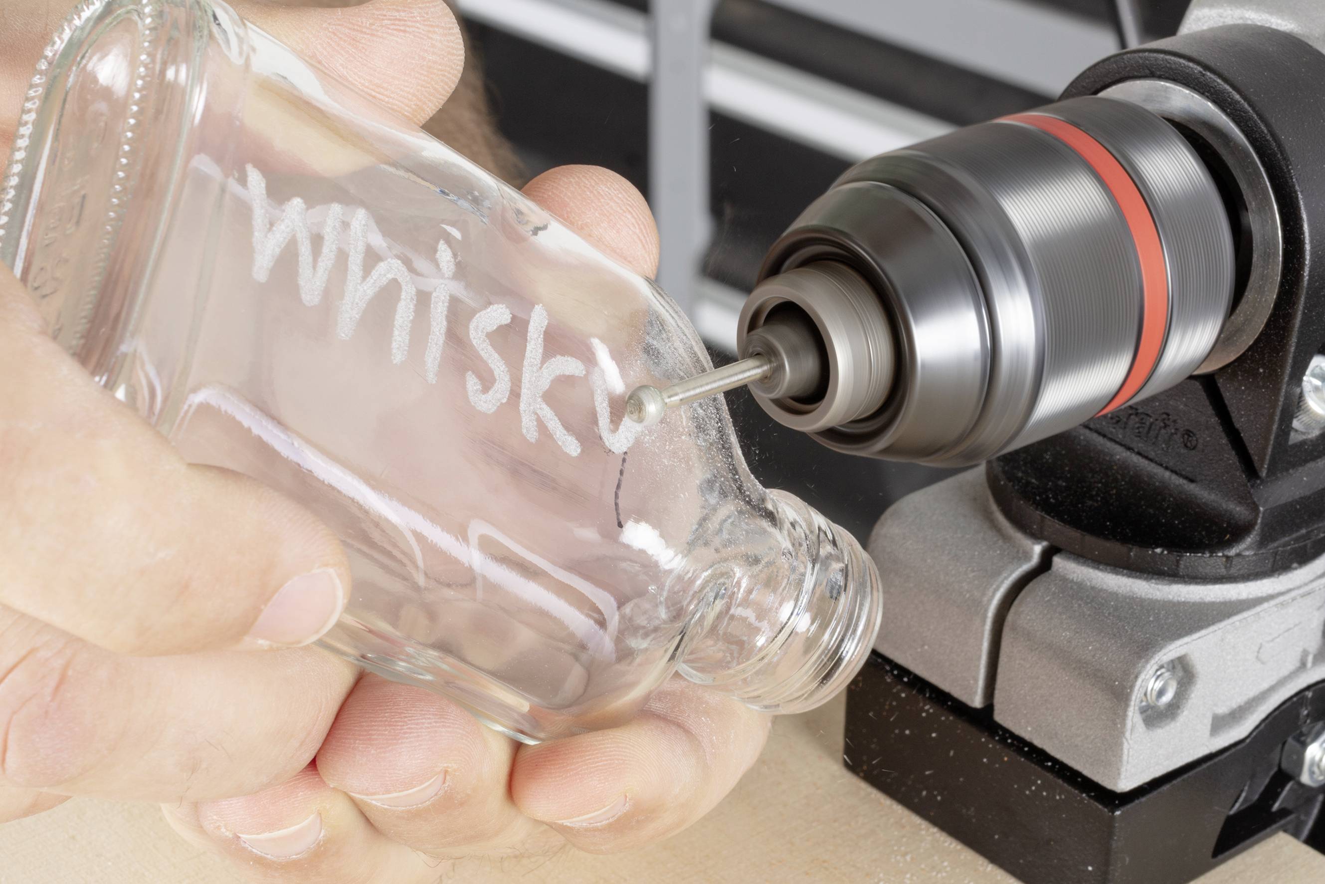 'Eine Glasflasche mit der Aufschrift 