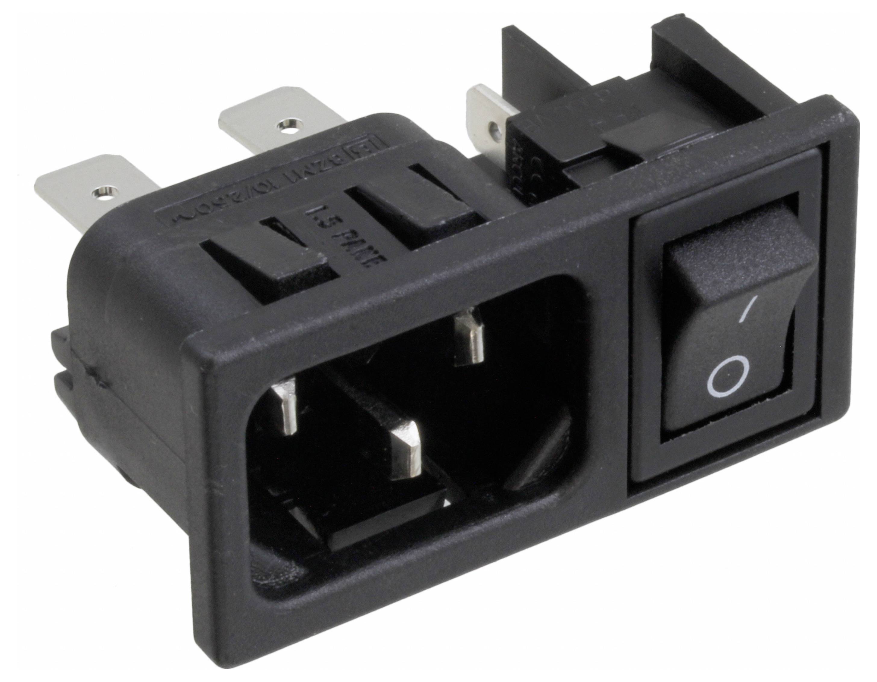 Eine Hand, die ein weißes USB-Ladegerät mit Stecker hält, vor einem einfachen weißen Hintergrund. Das Ladegerät ist groß im Vergleich zur Hand.