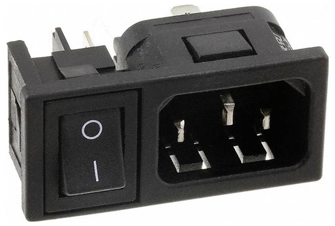 Eine schwarze rechteckige Steckdose mit Metallstiften, beschriftet mit „NUR 250V SICHERUNG VERWENDEN