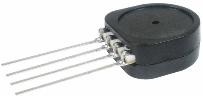 Vierpoliger piezoelektrischer Sensor mit schwarzem zylindrischen Gehäuse, der zur Erkennung von Schallvibrationen oder Druckänderungen in elektronischen Schaltkreisen verwendet wird.