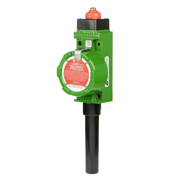 Grüner elektrischer Schalter mit rotem Knopf oben; verwendet zur Steuerung oder Notabschaltung in industriellen Anwendungen.