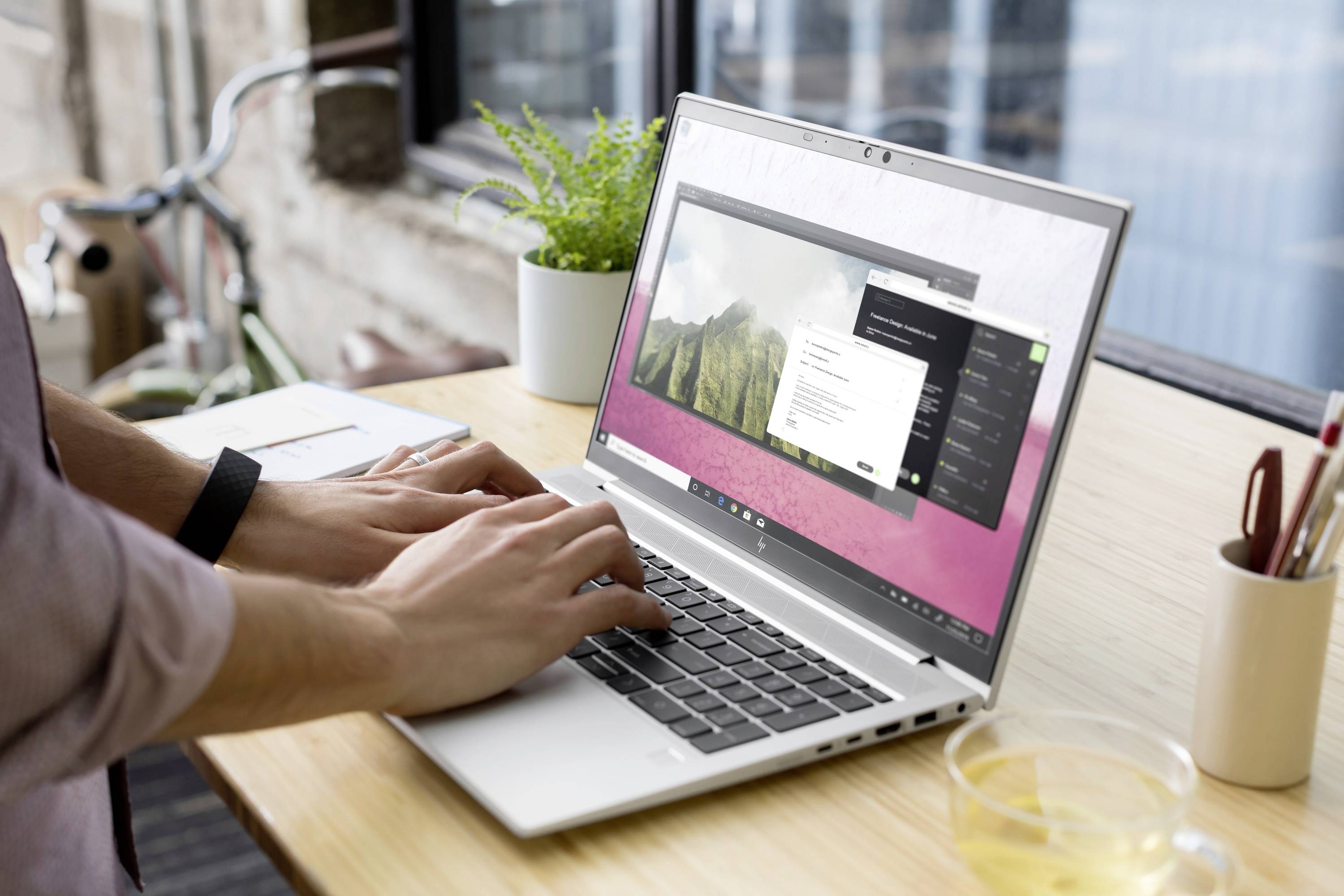 HP Notebook EliteBook 850 G8 39.6 cm (15.6 Zoll) Full HD Intel® Core™ i5 i5-1135G7 8 GB RAM 256 GB SSD Intel® Iris® Xᵉ Graphics Win 11 Pro