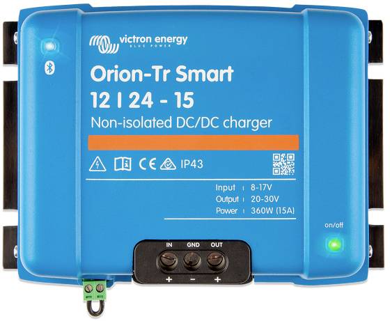Blauer DC/DC-Ladegerät Orion-Tr Smart von Victron Energy, 12V, 15A, mit Ein-/Aus-Schalter und Status-LEDs.