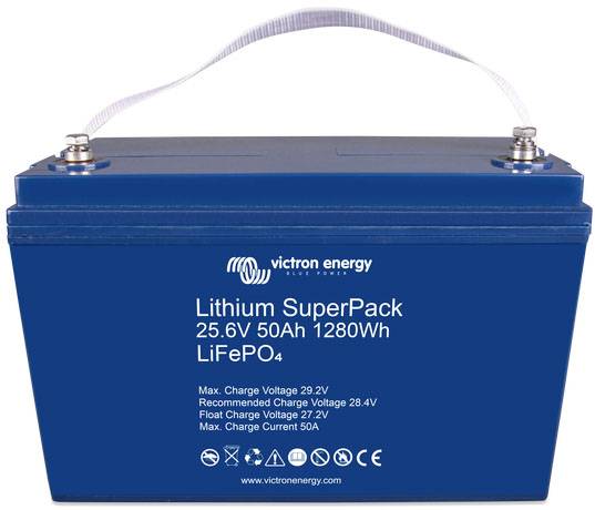 Blauer Lithium SuperPack-Akku von Victron Energy, 25,6V, 50Ah, 1280Wh, mit Tragegriff. Text und technische Daten auf der Vorderseite.