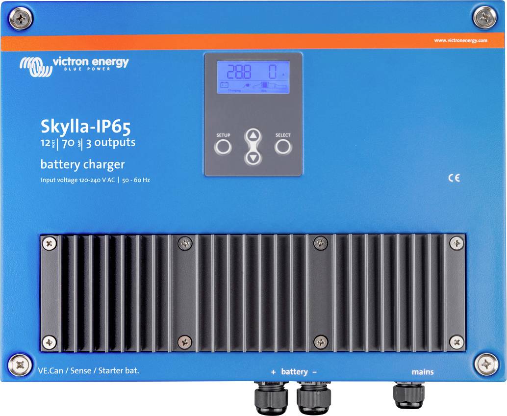 Blauer Batterielader Skylla-IP65 von Victron Energy mit digitalem Display, 12V/70A, 3 Ausgänge; Anschlüsse unten.