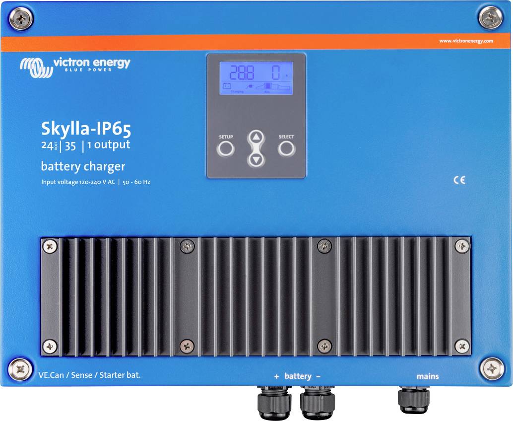 Ein blauer Victron Energy Skylla-IP65 Batterieladegerät mit einem digitalen Display und mehreren Kontrollknöpfen, geeignet für 24V Systeme.
