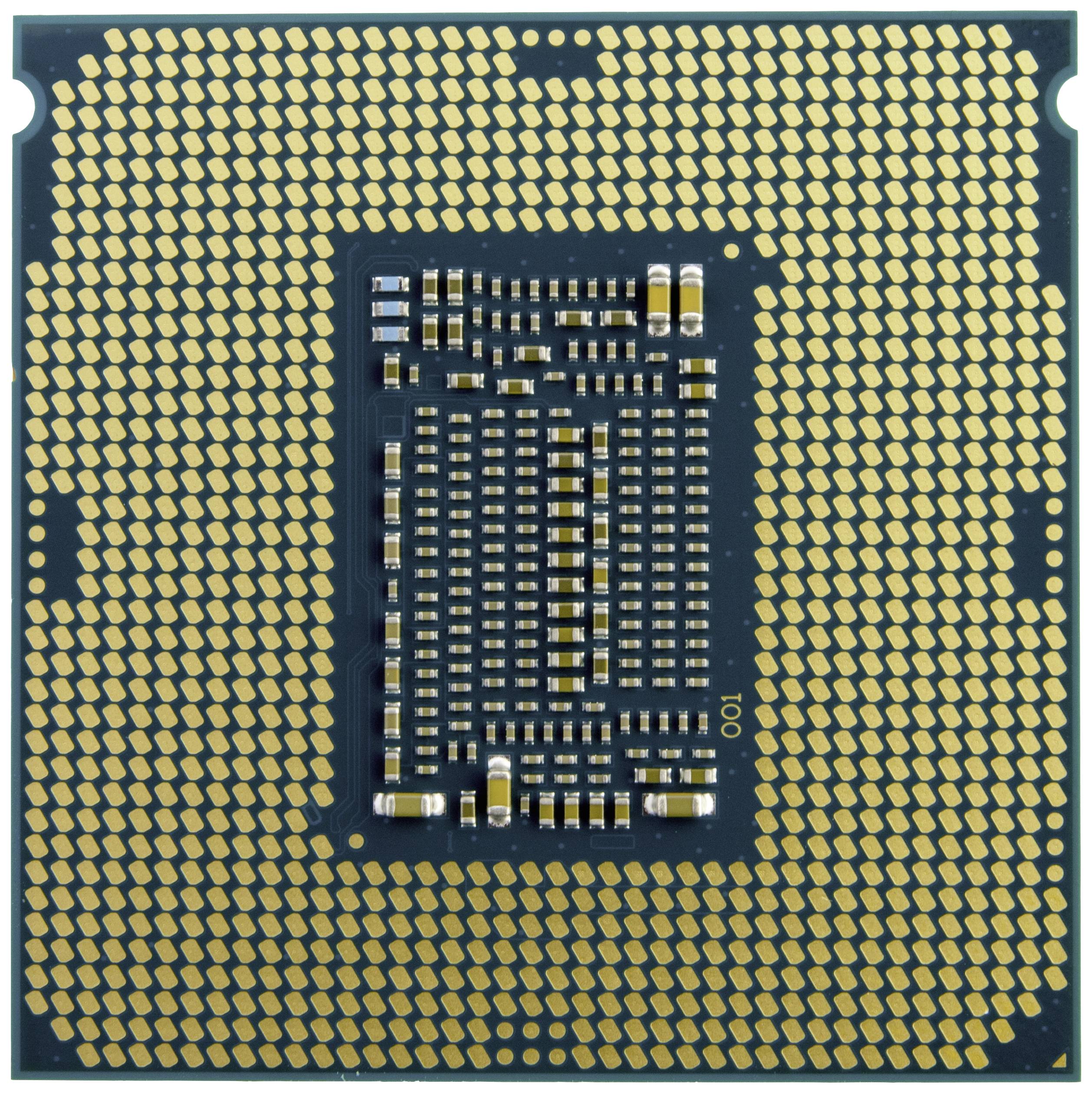 Ein Mikrochip, Rückseite mit vielen goldfarbenen Kontakten. Technisches Bauteil für Computer-Prozessoren.
