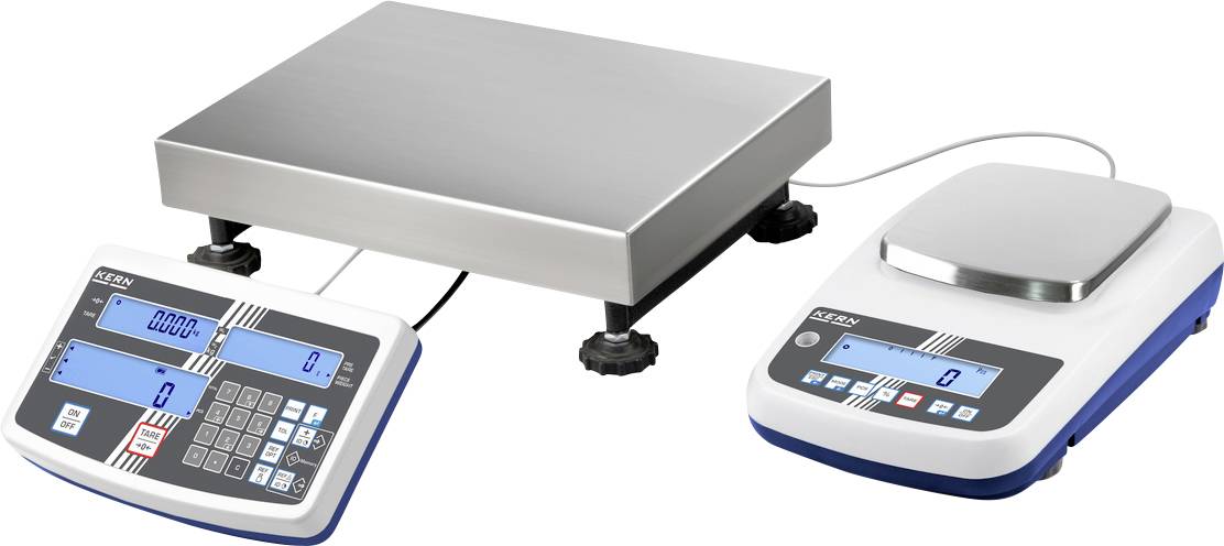 Zwei digitale Waagen mit Display und Bedienelementen. Eine Waage ist groß mit Metallplattform, die andere kleiner mit Plastikoberfläche.