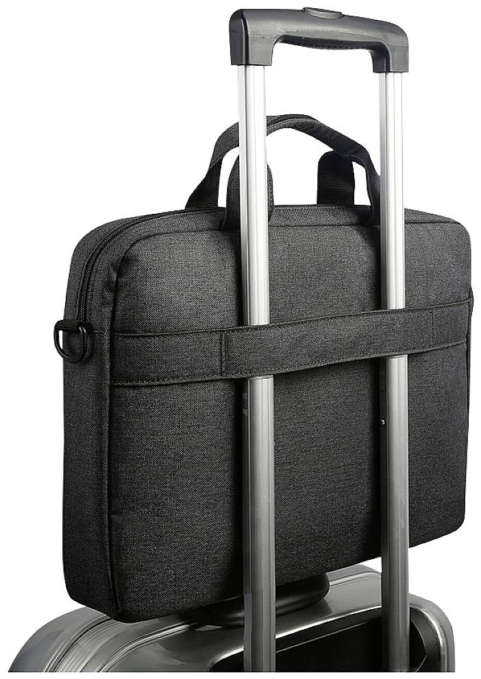 Eine schwarze Laptoptasche ist über den Griff eines silbernen Koffers befestigt, zeigt die Funktionalität für Reisen.