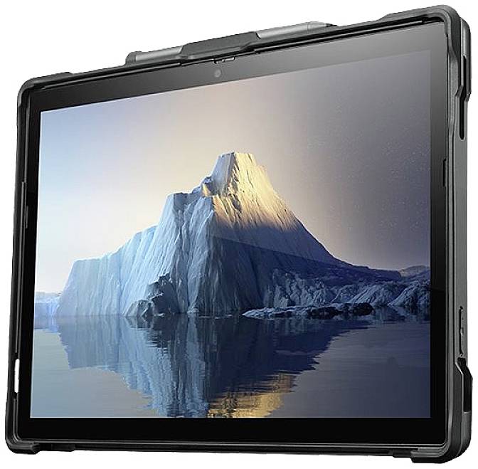 Ein Tablet zeigt ein Bild eines großen Eisberges im ruhigen Wasser bei Sonnenuntergang.