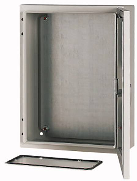 Ein offener rechteckiger Metallkasten mit abnehmbarer Tür, zur Verwendung als Gehäuse oder Verteilerkasten.