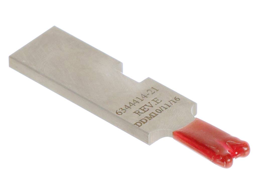 Metallische Platte mit rotem Kunststoffgriff, graviert mit den Zahlen '6344414-21' und Text 'REVE DDM 01/16'.
