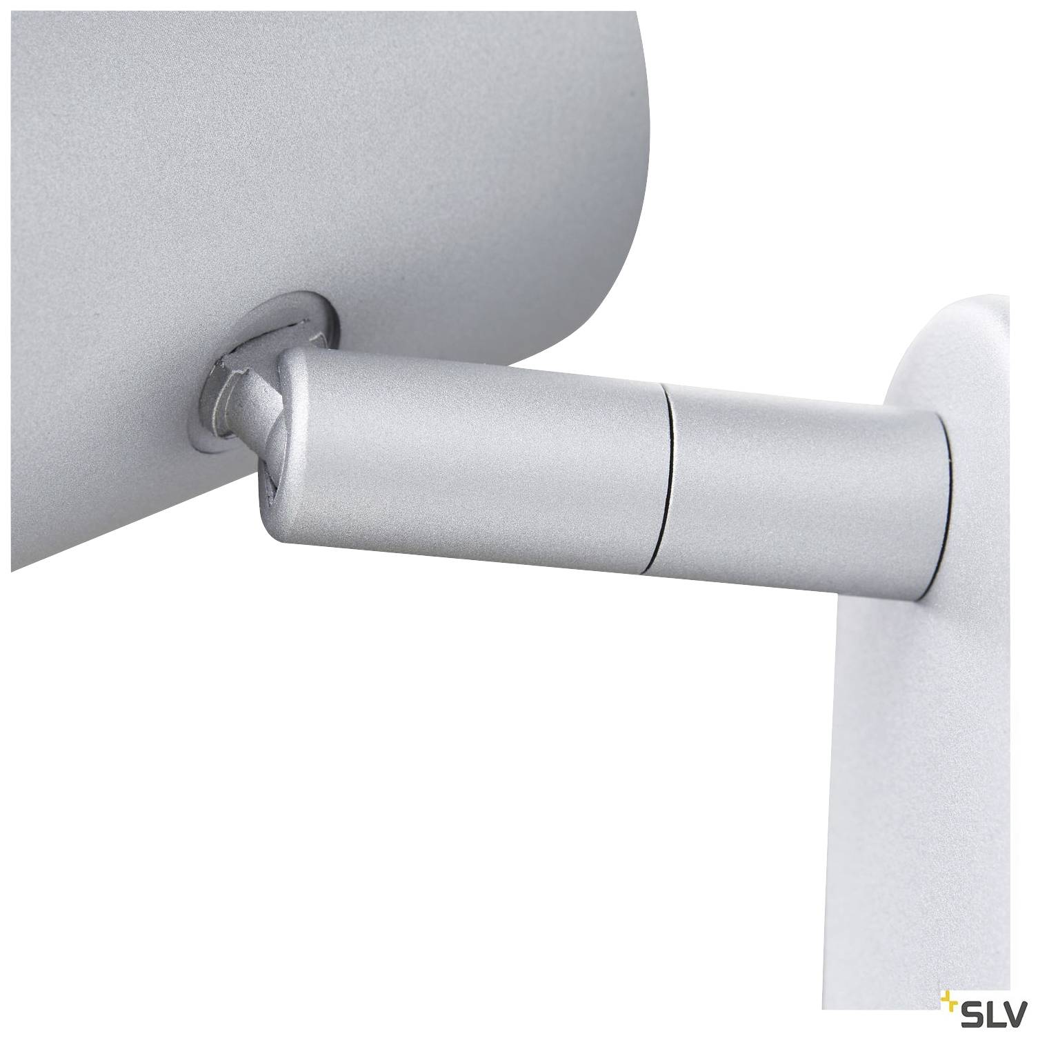 Nahaufnahme eines silbernen Lampengelenks. Das Bild zeigt Details der Verbindung zwischen Lampenschirm und Arm.