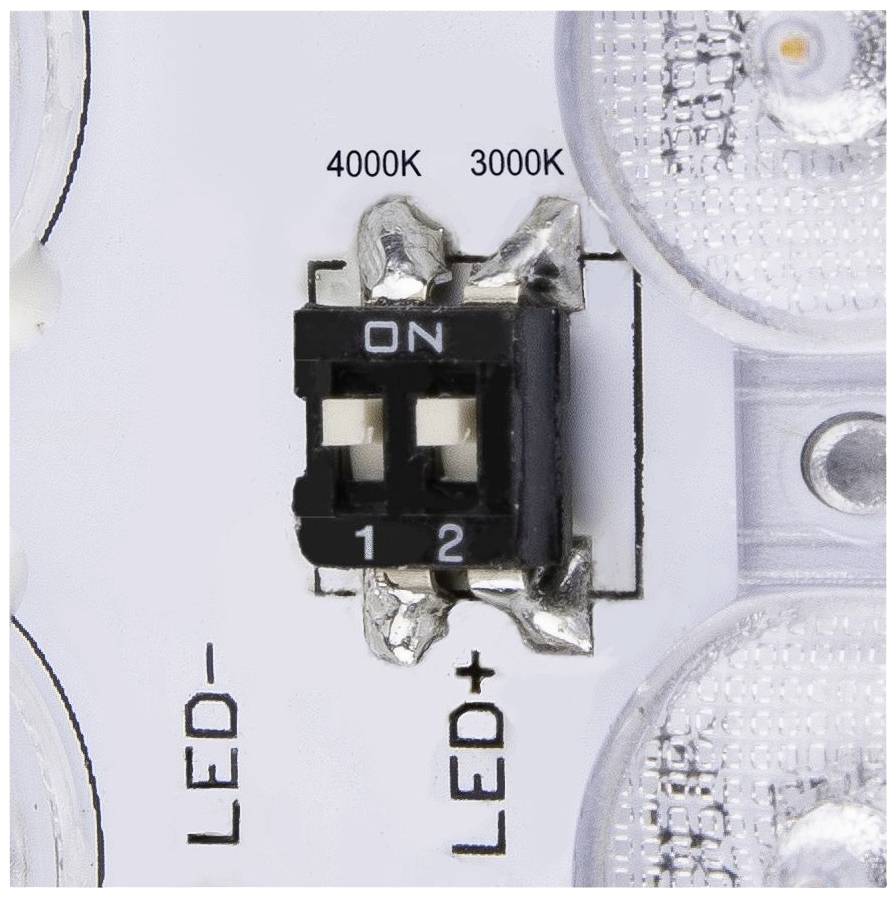 Schalter auf LED-Platine mit Beschriftung '4000K' und '3000K' zur Einstellung der Farbtemperatur, daneben leuchtende LEDs.