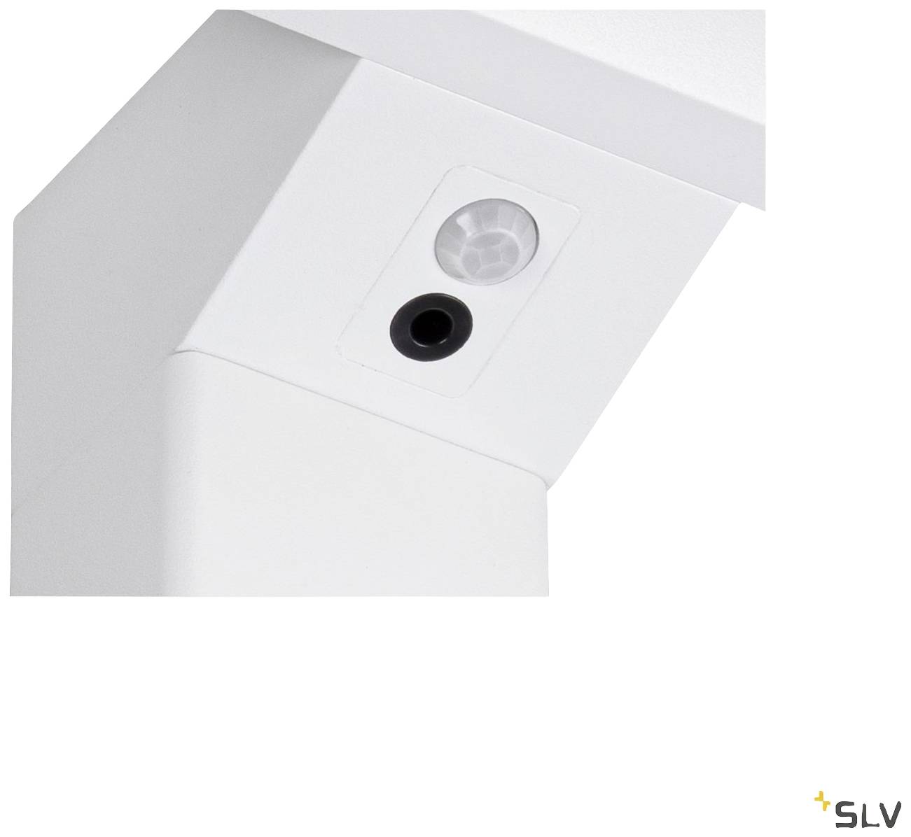 Ein weißer Bewegungsmelder in der Ecke einer Raumdecke mit zwei Sensoren, umgeben von weißen Wänden; erfasst Bewegung zur Aktivierung.