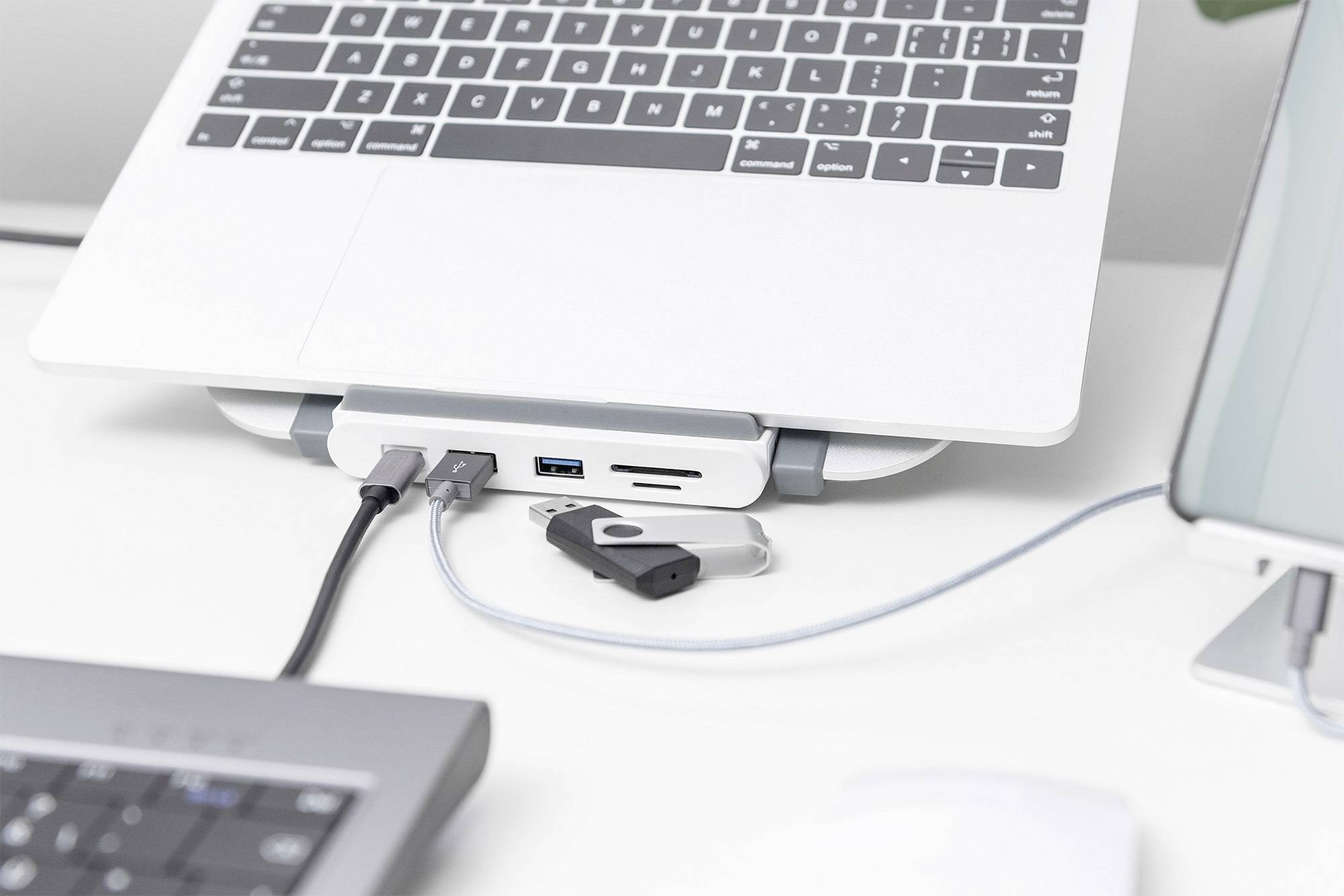 Digitus Notebook-Ständer für Multi-Monitor-Betrieb, höhenverstellbar, USB-Hub-Funktion
