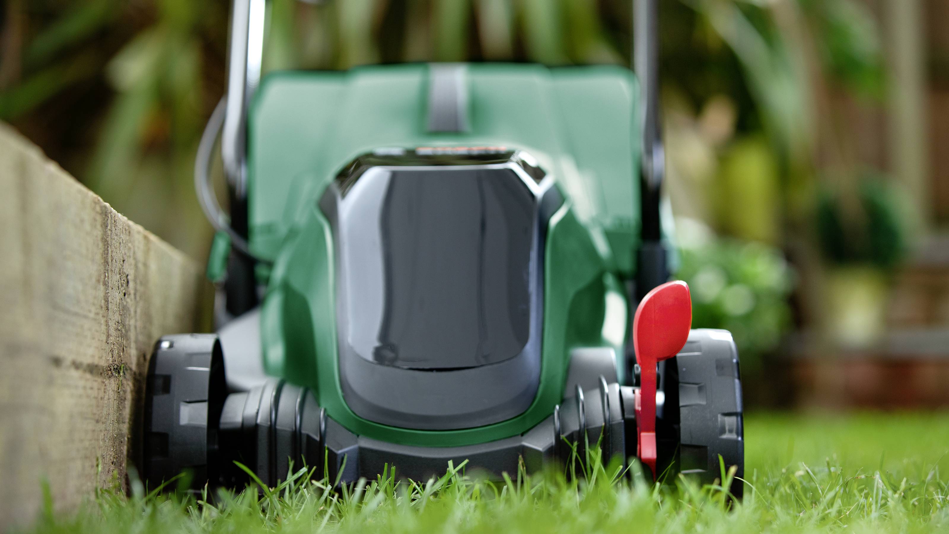 Bosch Home and Garden CityMower 18V-32 Akku Akku-Rasenmäher ohne Akku, ohne Ladegerät, mit Schnitthöhenverstellung, Heckauswurf 18 V Schnittbrei
