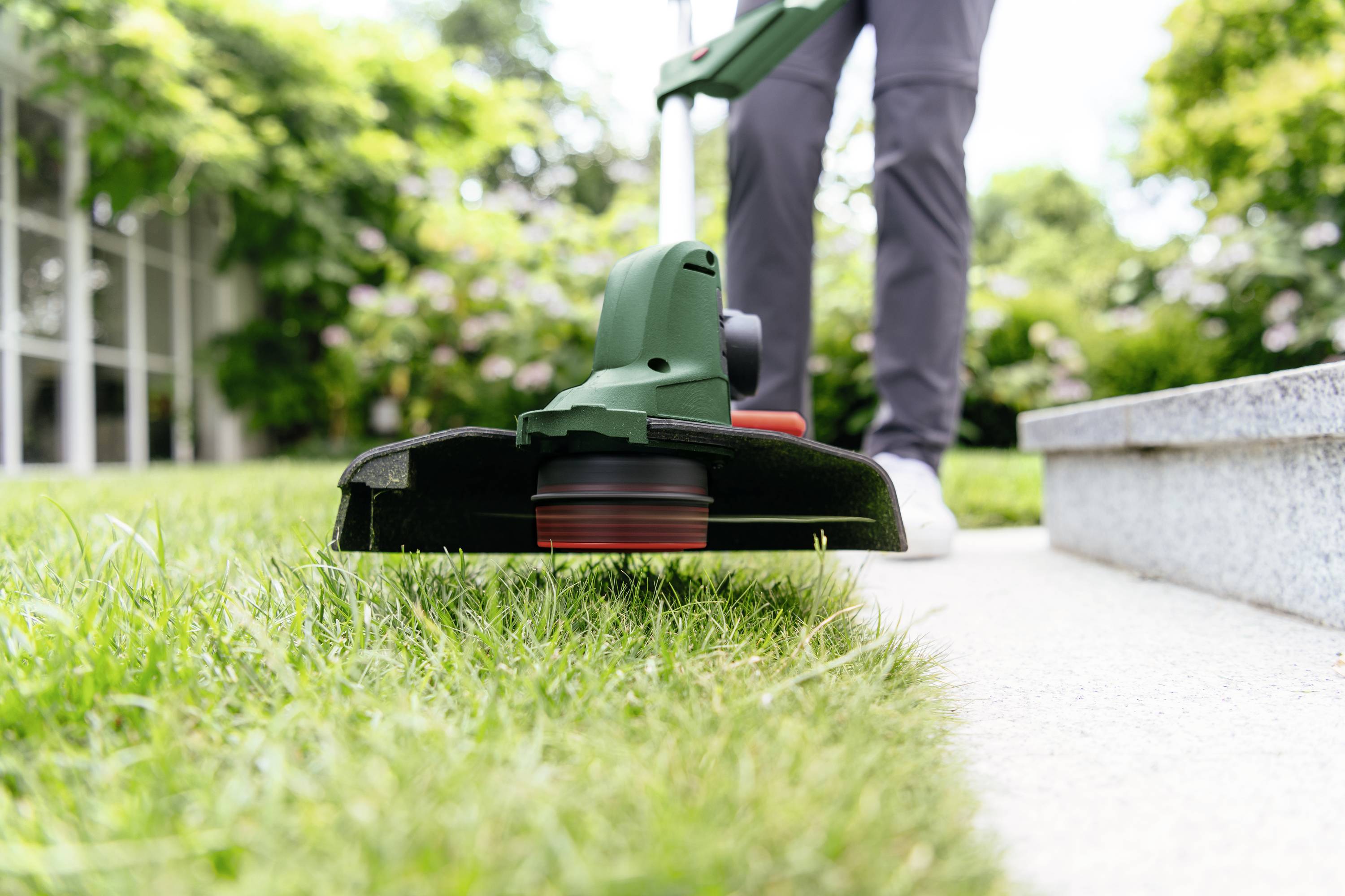 Bosch Home and Garden UniversalGrassCut 18V-26 Akku Rasentrimmer inkl. Akku 18V 2.5Ah Schnittbreite (max.): 26mm