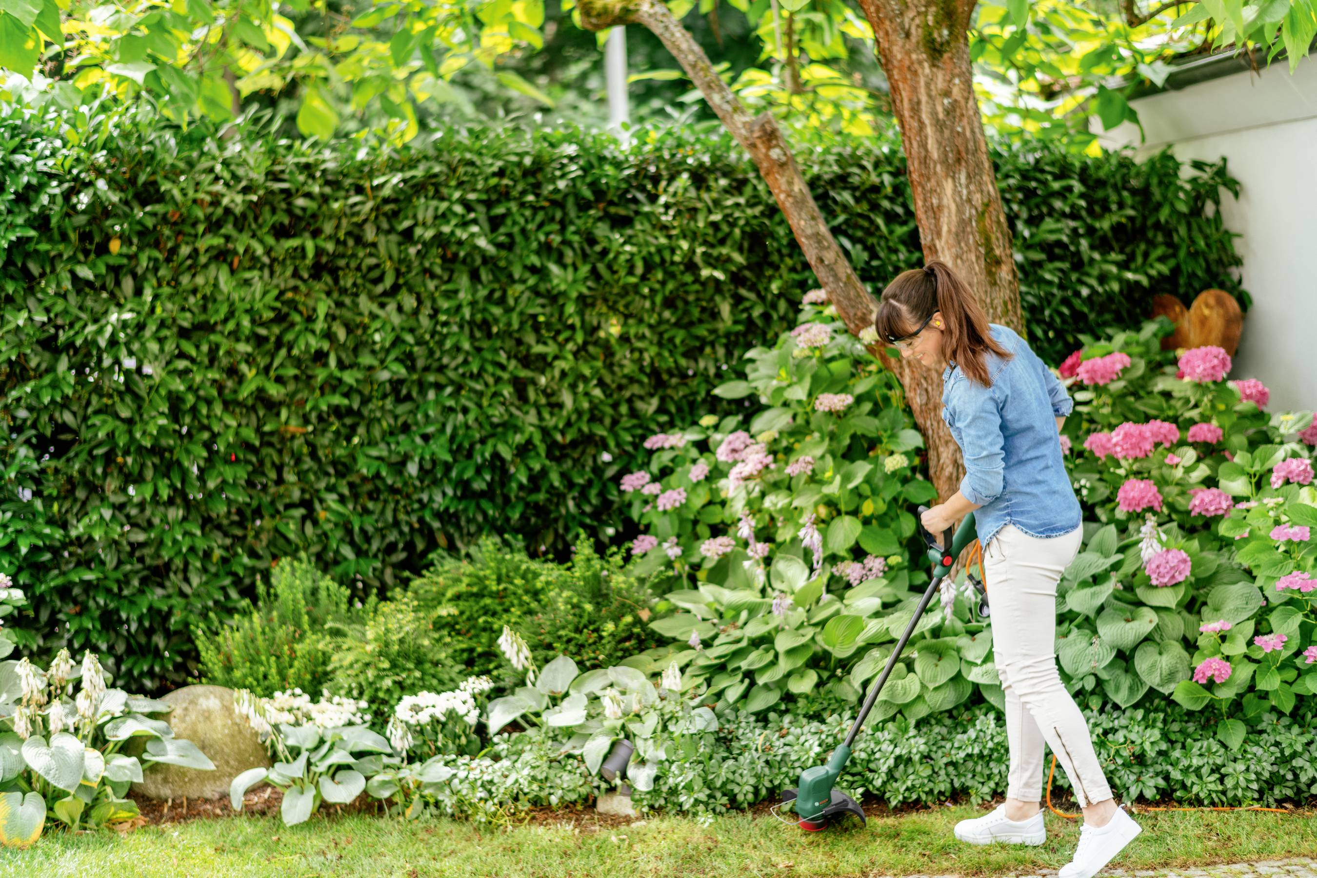 Bosch Home and Garden EasyGrassCut 23 Elektro Rasentrimmer 230V Schnittbreite (max.): 23cm