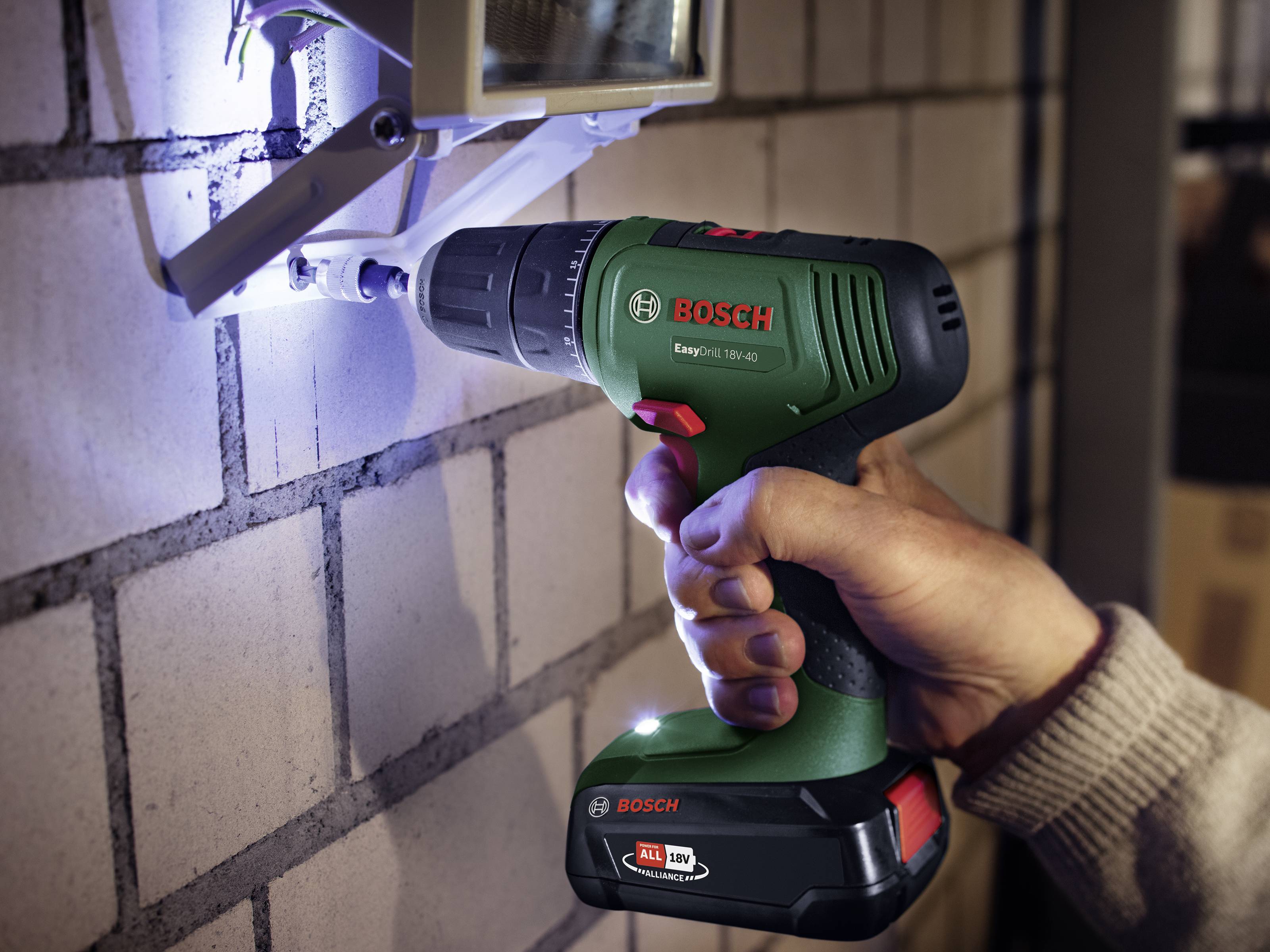 Bosch Home and Garden EasyDrill 18V-40 06039D8005 Akku-Bohrmaschine, Akku-Bohrschrauber 18V 2Ah Li-Ion