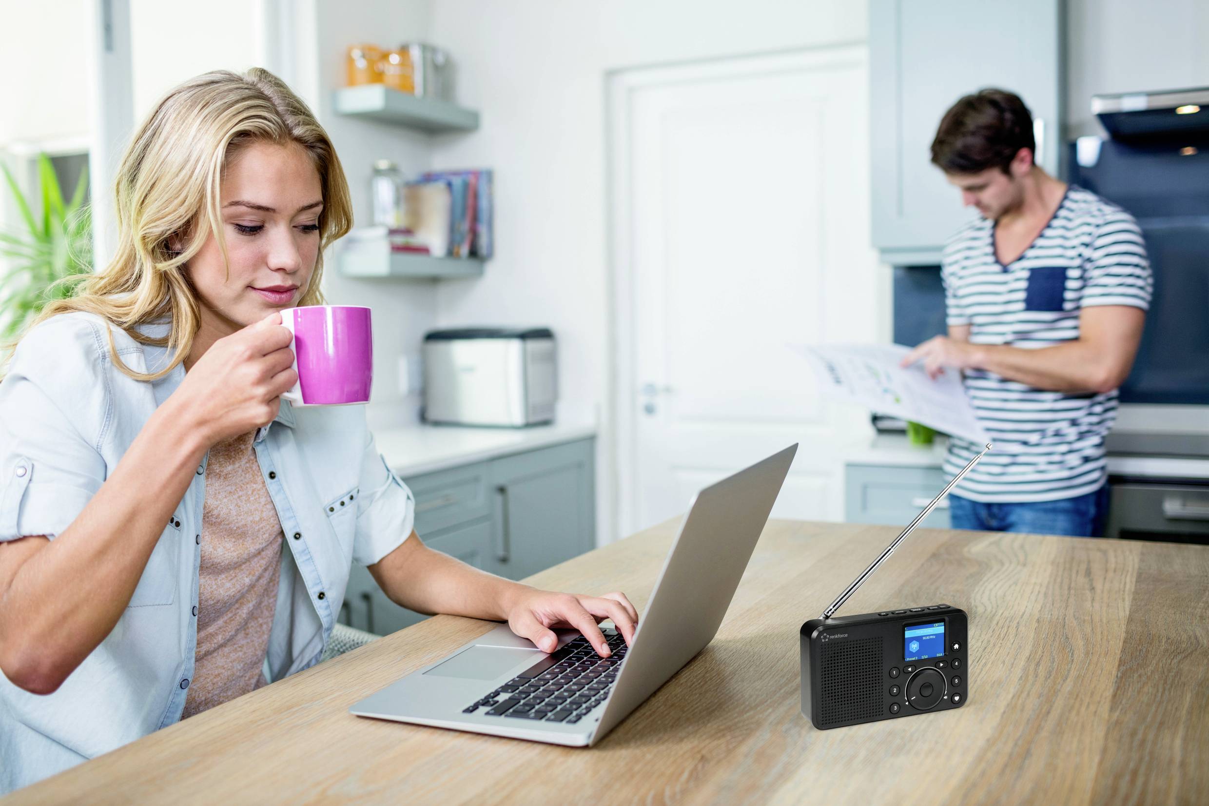 Renkforce RF-IR-200 Internet Tischradio Internet, DAB+, UKW Bluetooth®, DLNA, SD, Internetradio wiederaufladbar Schwarz