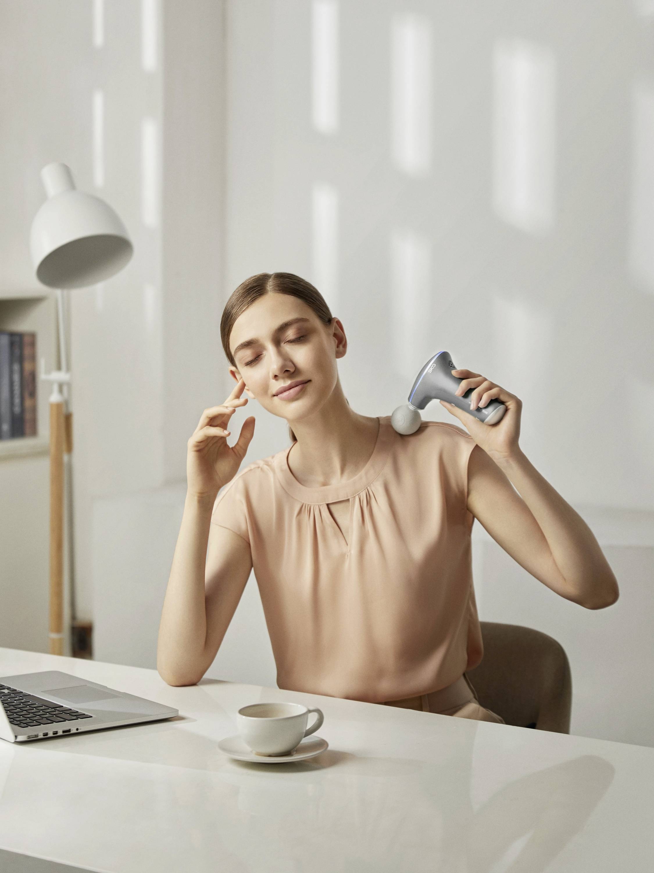 SKG F5-EN-gray Massagegerät Silber-Grau