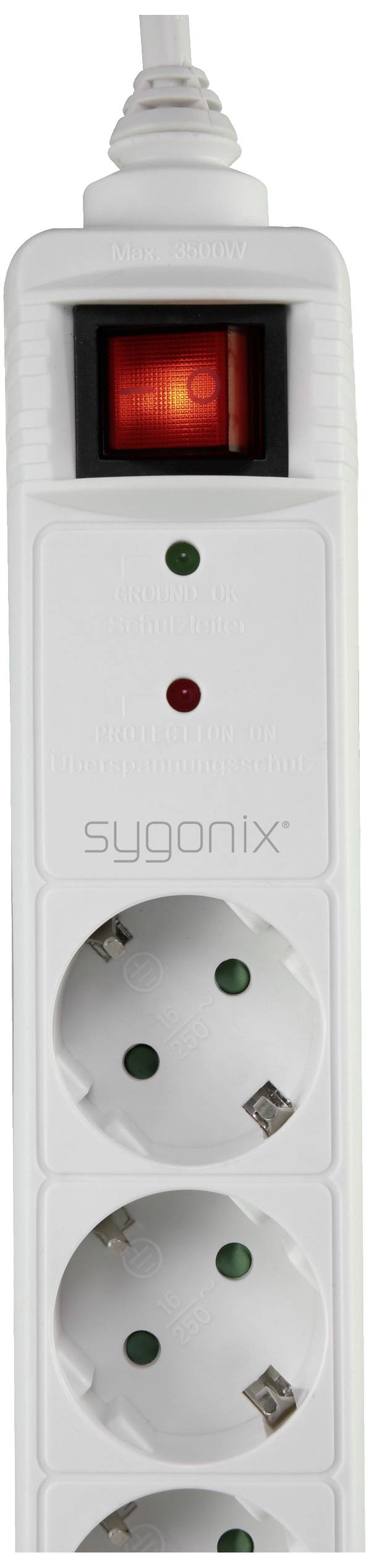 Weiße Steckdosenleiste mit drei Steckplätzen, einem roten Ein-/Ausschalter und einem grünen Kontrolllicht. Marke: sygonix.