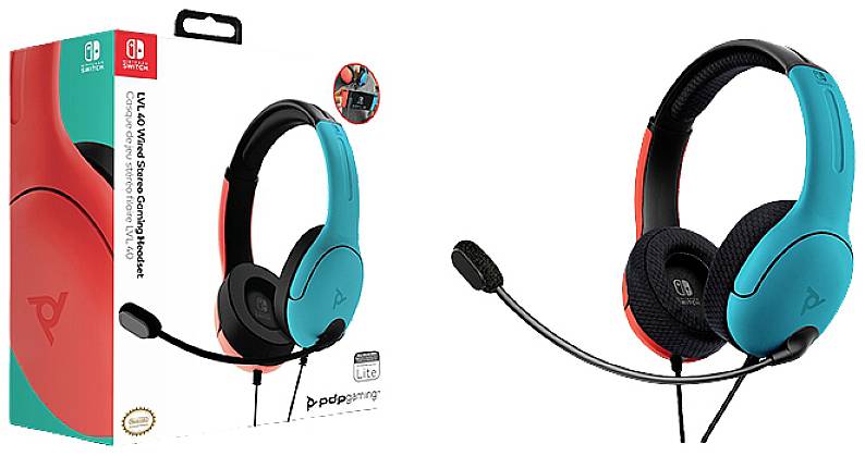 Headset in Rot und Blau mit Mikrofon, abgebildet im Profil neben der Produktverpackung mit dem gleichen Design.