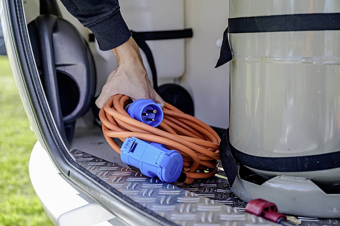 Brennenstuhl 1167650503 Strom Verlängerungskabel Orange, Blau 3m