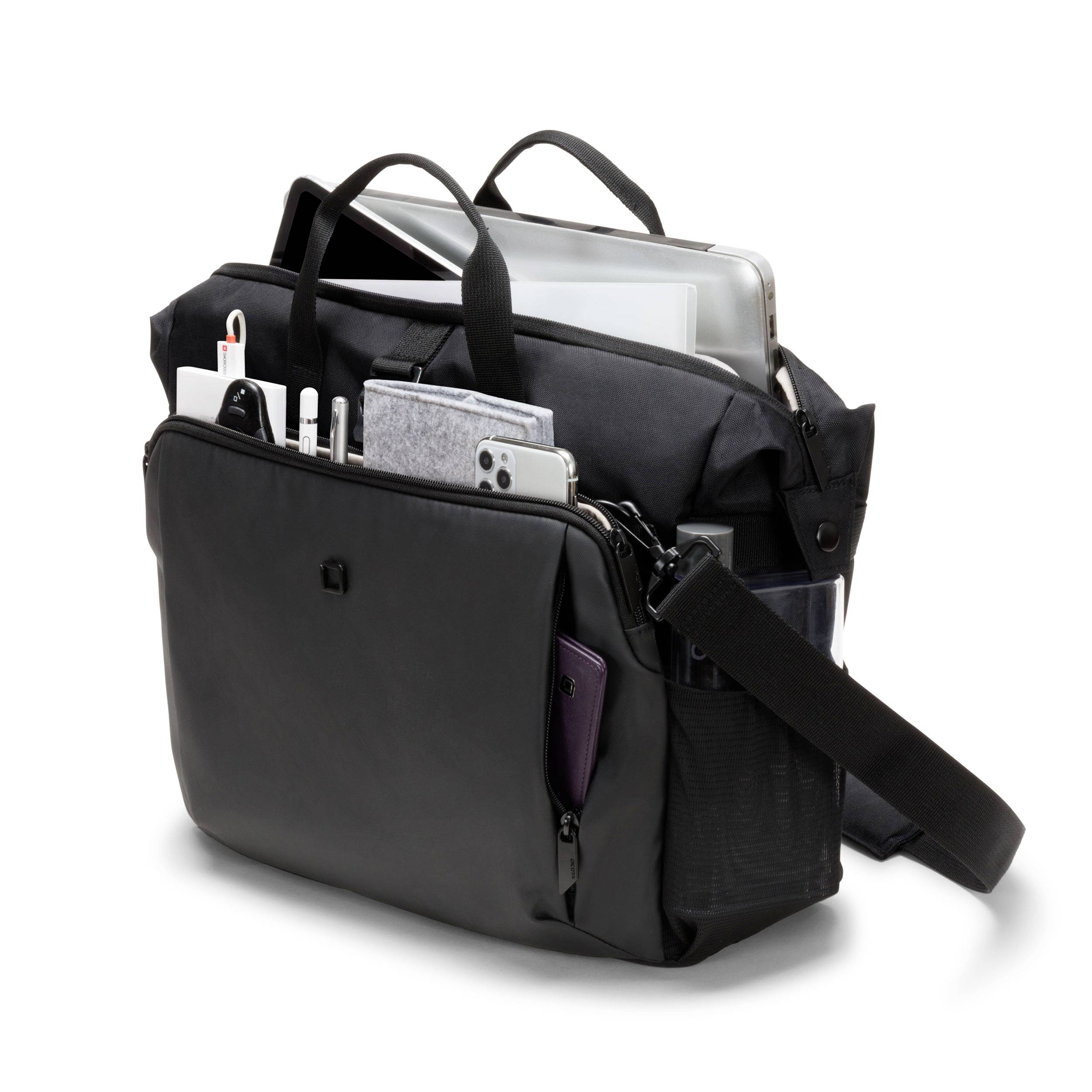 Eine geöffnete, schwarze Laptoptasche mit mehreren Fächern, gefüllt mit einem Laptop, einem Smartphone, Stiften und Dokumenten.