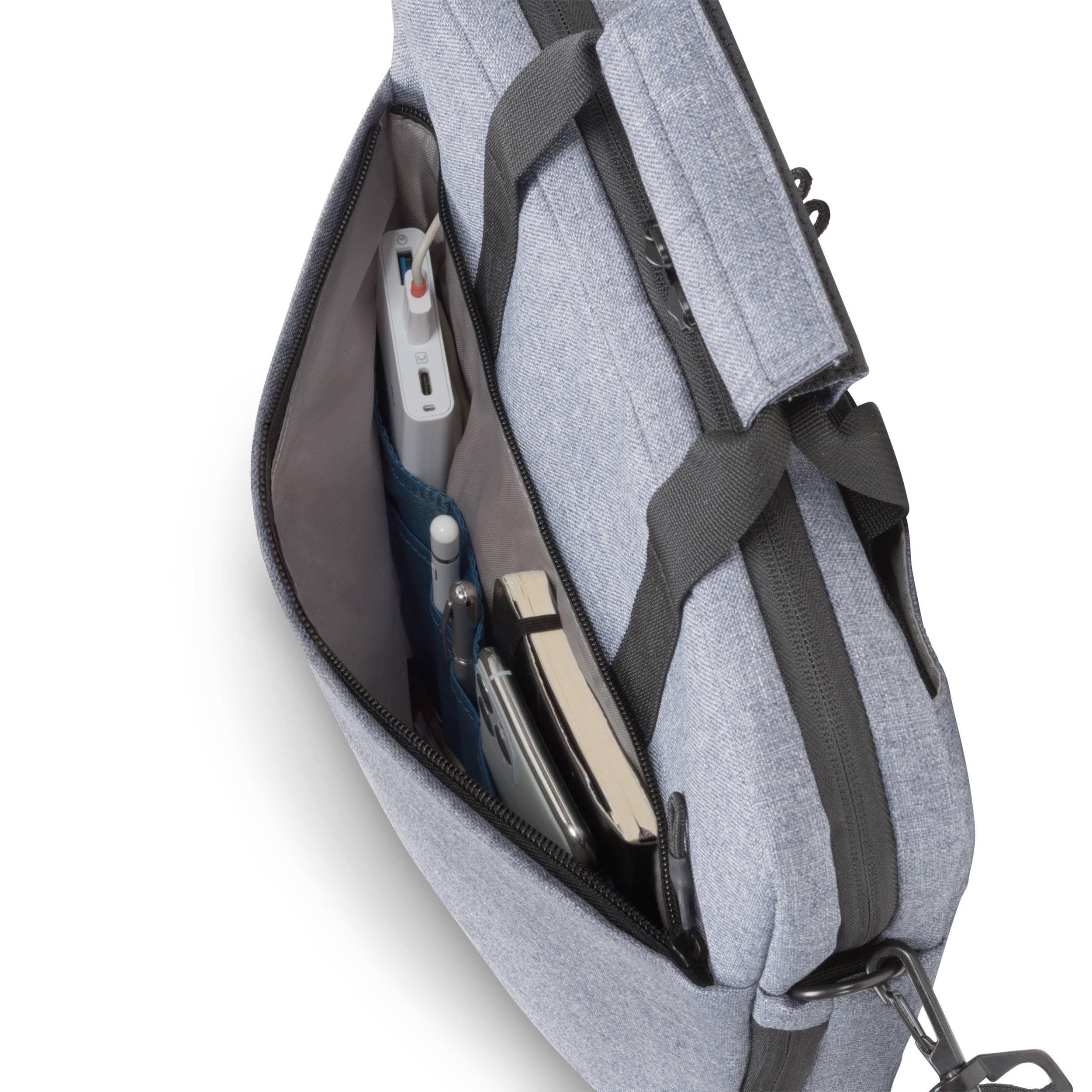 Geöffnete graue Tasche mit Fächern, gefüllt mit einem Notizbuch, einem Stift, und einem weißen Gerät.