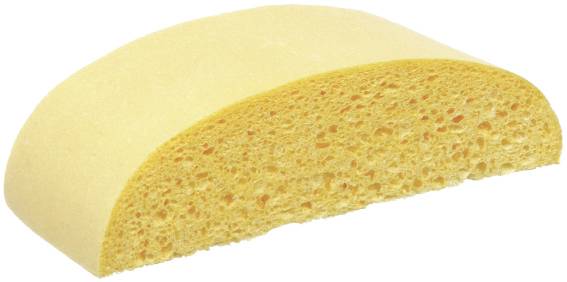 Ein gelber Badeschwamm mit poröser Struktur, auf weißem Hintergrund.