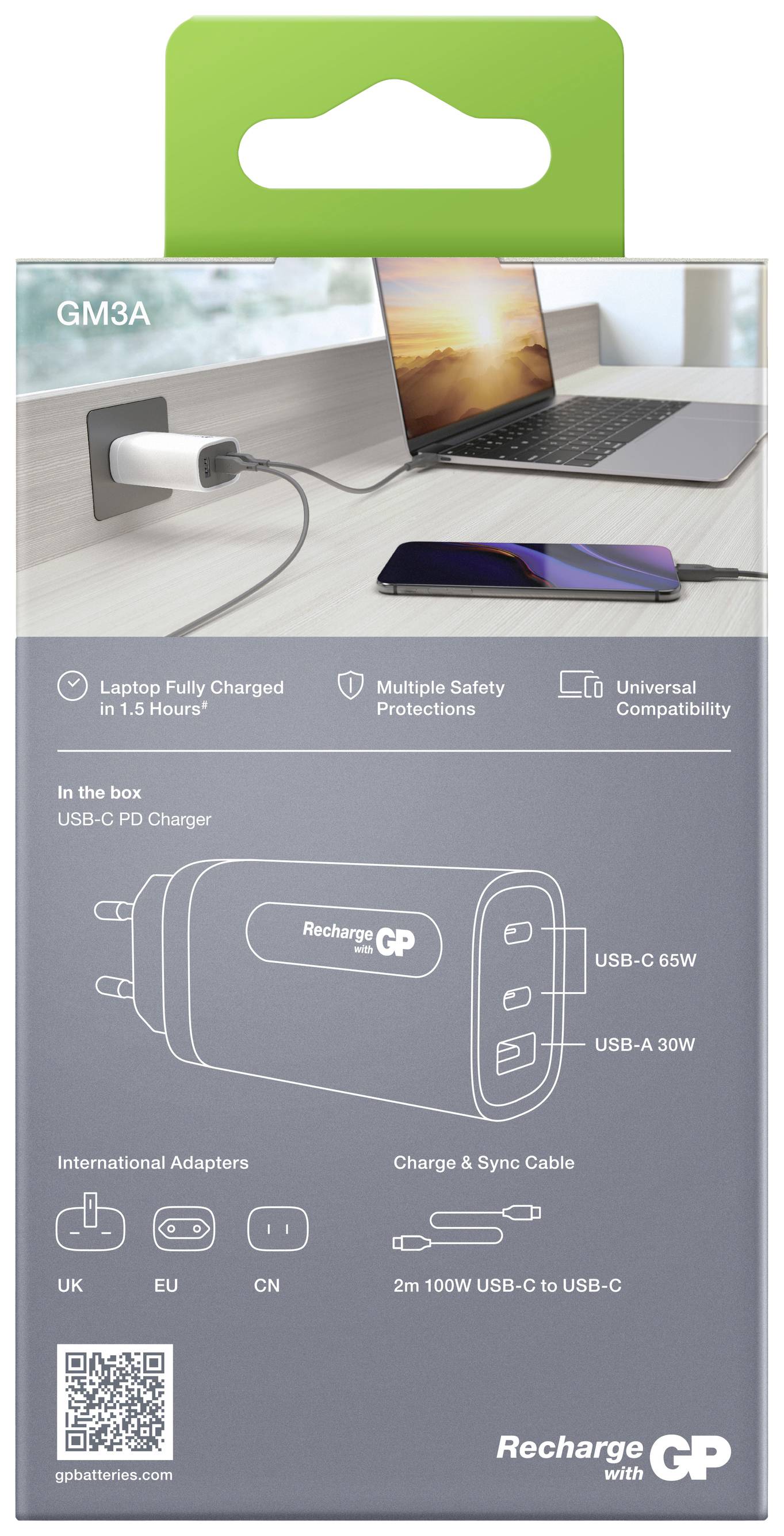 'Recharge GP Ladegerät GM3A' mit USB-C PD-Anschluss, zusammen mit Kabel und Adaptern. Laptop und Smartphone zeigen Nutzungsmöglichkeiten.