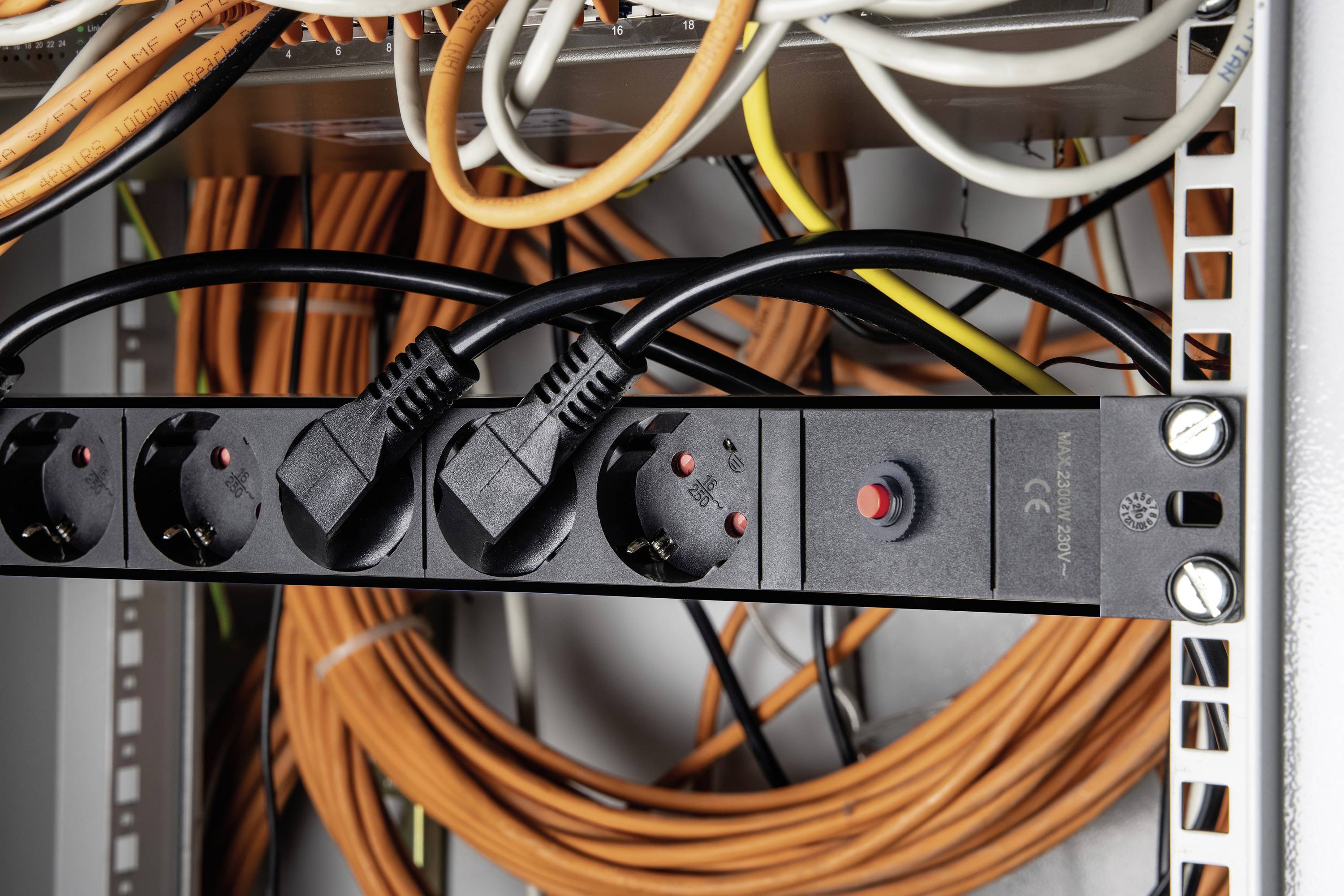 AS Schwabe 18192 Steckdosenleiste 19 Zoll Schwarz Kaltgerätestecker 1St.