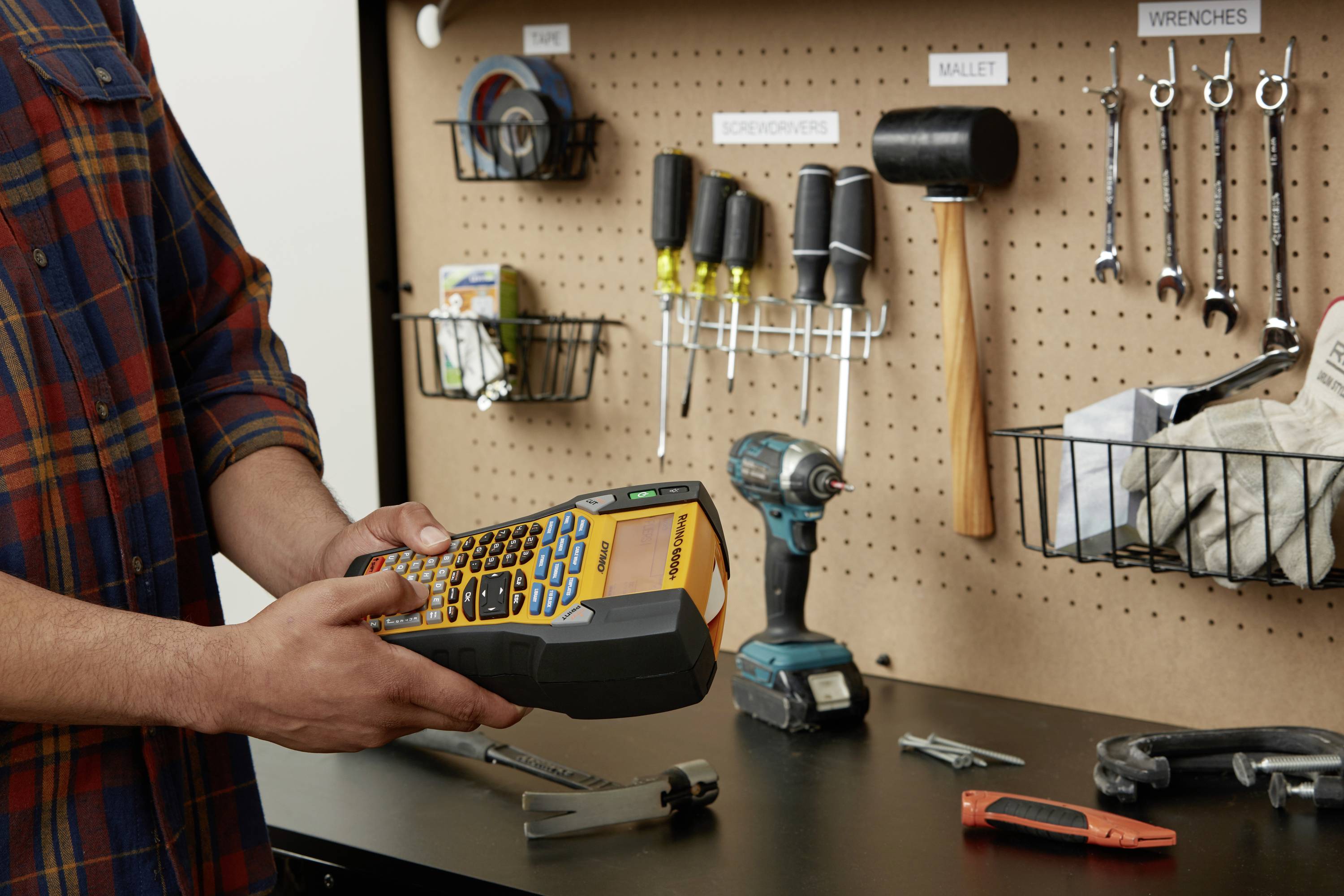 DYMO Rhino 6000+ ABC Beschriftungsgerät 9 mm, 24mm