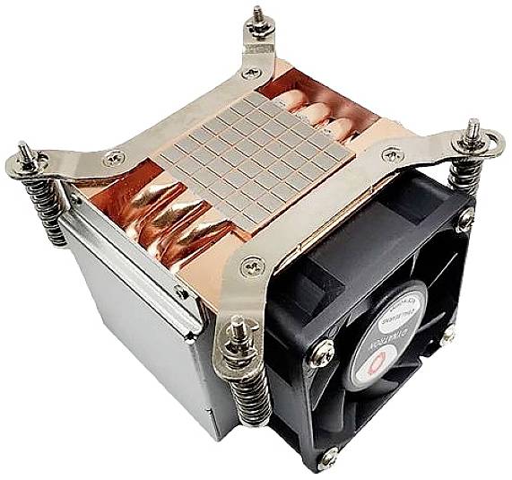 Ein quadratischer CPU-Kühler mit Lüfter und Kühlrippen aus Kupfer und Aluminium, befestigt mit Metallschrauben in den Ecken.