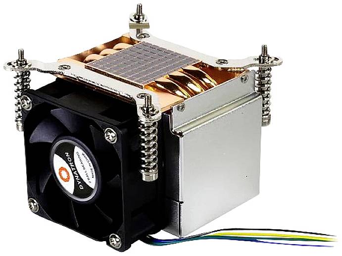 Kühlkörper mit Lüfter und Kupfer-Heatpipes zur Wärmeableitung in Computern. Vier Schrauben an den Ecken zur Befestigung.