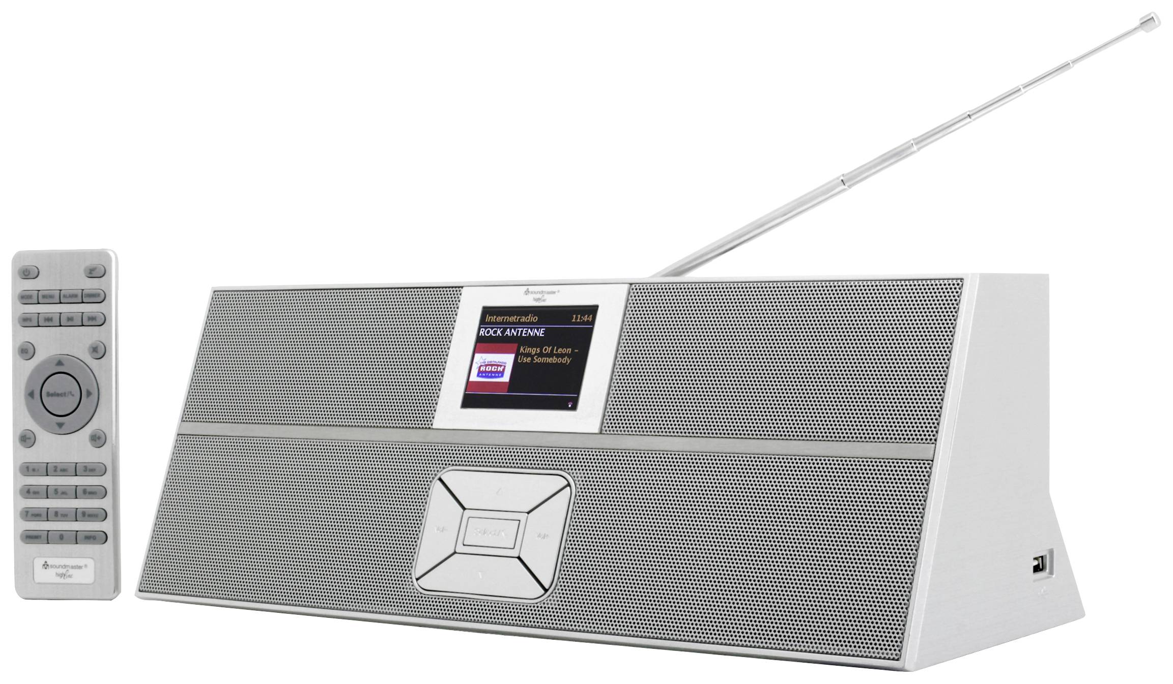 Ein silbernes tragbares Radio mit einem digitalen Bildschirm und ausziehbarer Antenne. Ein Fernbedienung liegt daneben.